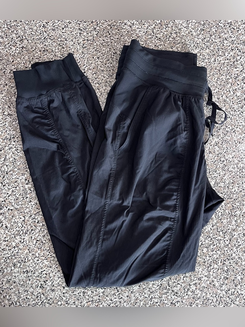 Lululemon Joggers Athleisure Womens size 6